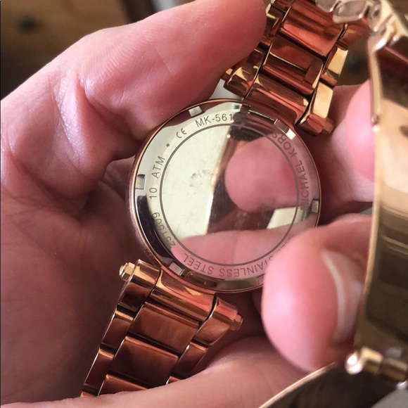 Michael Kors Rose Gold Watch - Picture 7 of 8